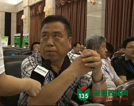 生猪联盟会议现场采访天津畜牧研究所老师 